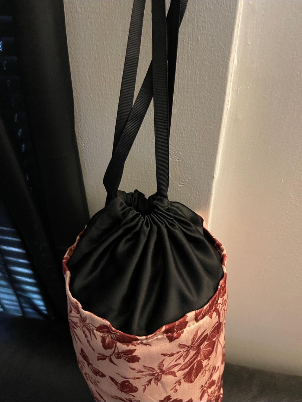 Gucci GWP Red Floral Cosmetic Bag with drawstring closure New - Picture 4 of 13